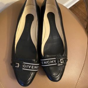 Givenchy Leather Graphic Pointed Toe Flat- Black